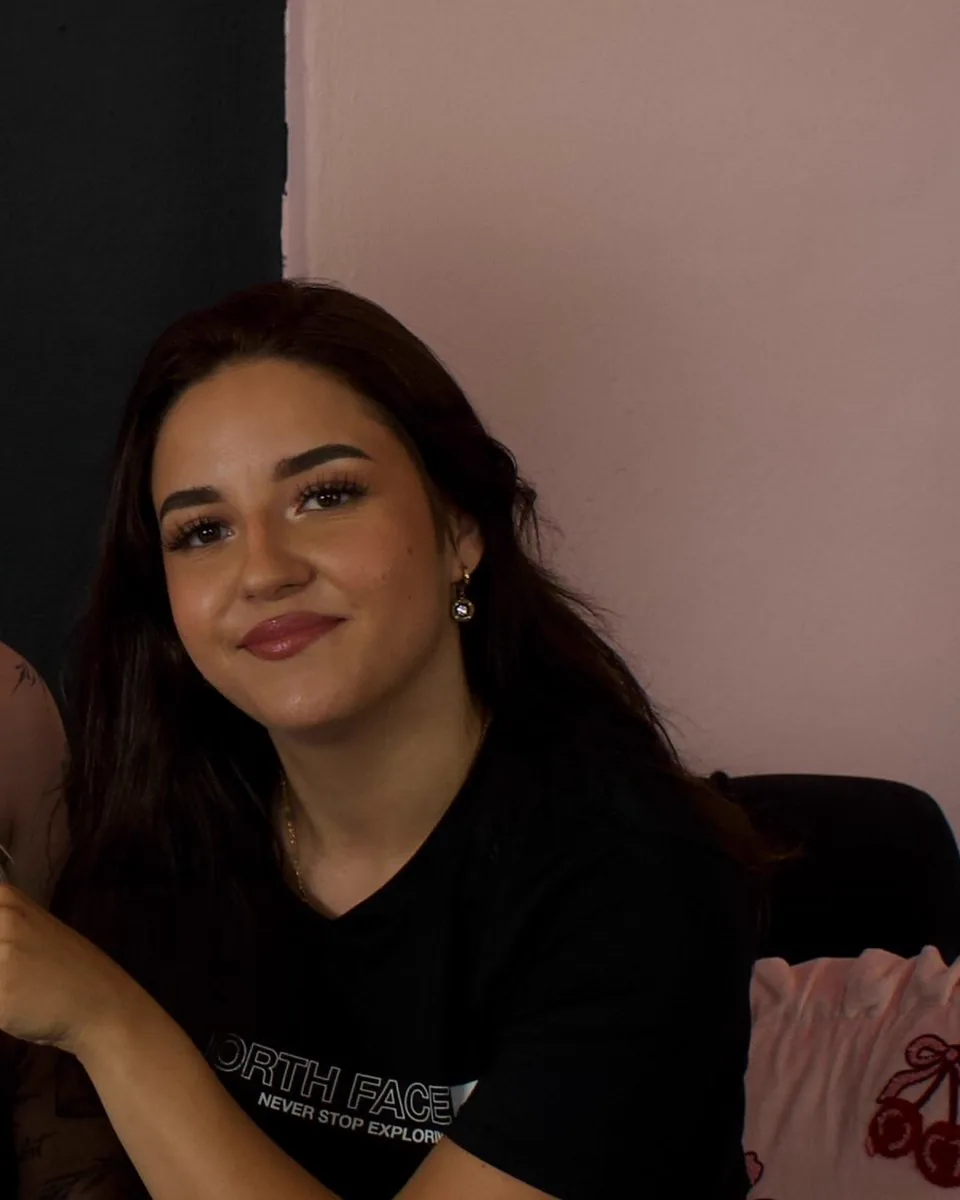 Bella, Nail Artist bei TZR